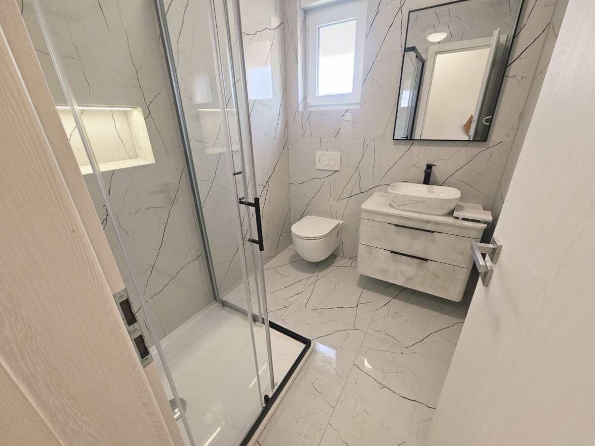 Nuova costruzione: bifamiliare con piscina vicino a Buje